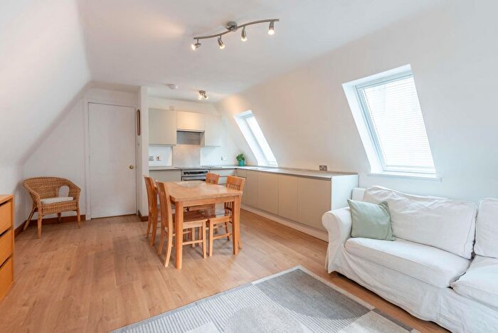 1 Bedroom Flat To Rent In St. Stephen Street, New Town, Edinburgh, EH3