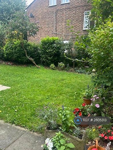3 Bedroom Flat To Rent In Chester Court, London, NW6