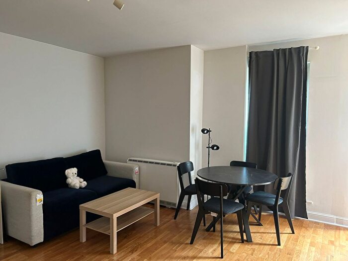 2 Bedroom Flat To Rent In Monterey Close, London, NW7
