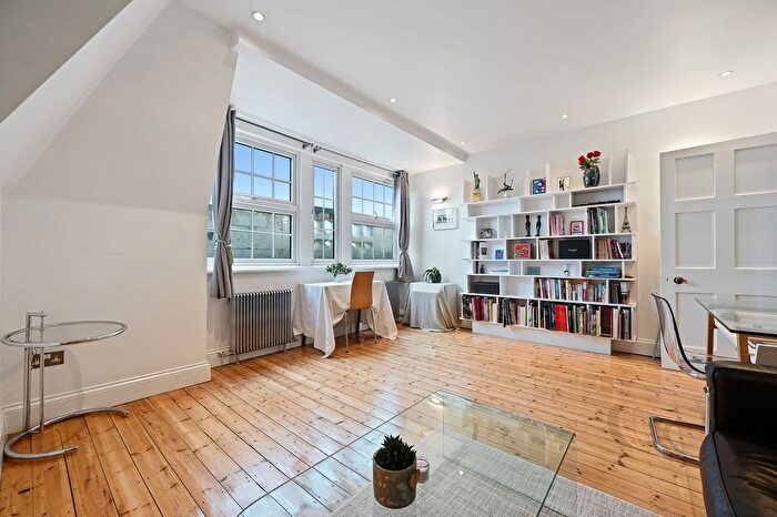 3 Bedroom Flat For Sale In Harley Street, Marylebone Village, London, W1G