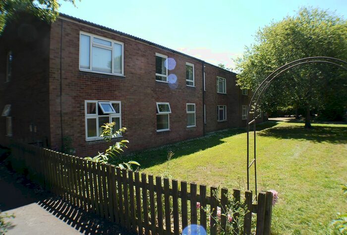 2 Bedroom Flat To Rent In Hazelwood Close, Cambridge, CB4
