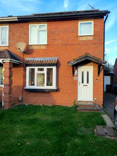 3 Bedroom Semi-Detached House To Rent In Chess Close, Aylesbury, HP21