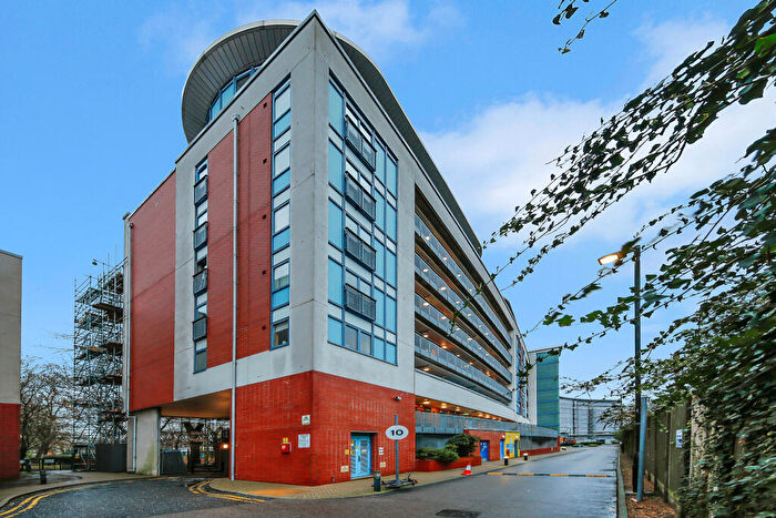 2 Bedroom Flat For Sale In Meath Crescent, E2