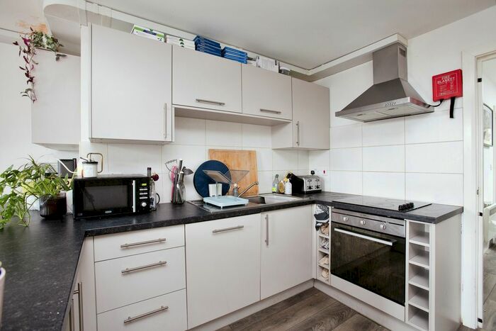 3 Bedroom Flat To Rent In High Road, Tottenham, London, N17