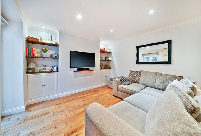 1 Bedroom Apartment For Sale In Byrne Road, London, SW12