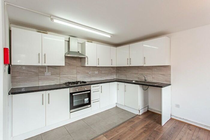 4 Bedroom Maisonette To Rent In O'leary Square, London, E1
