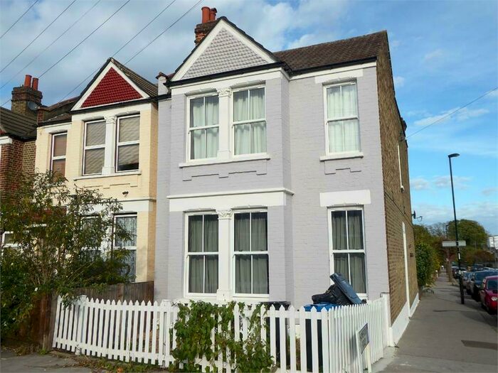 3 Bedroom End Of Terrace House To Rent In Lincoln Road, London, SE25