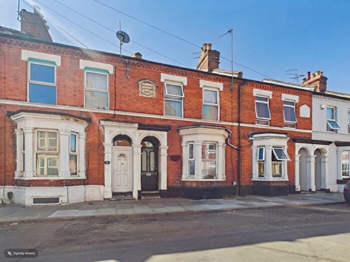 4 Bedroom Terraced House For Sale In Colwyn Road, The Mounts, NN1