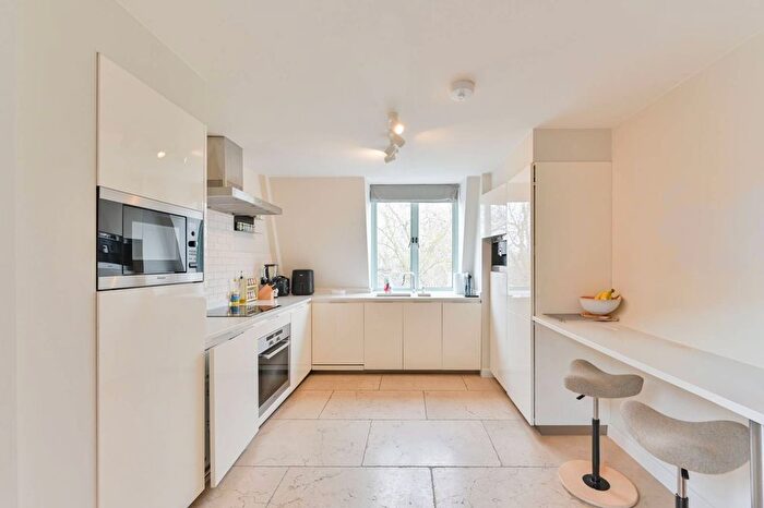 3 Bedroom Flat For Sale In Connexion Building, Battersea, London, SW11