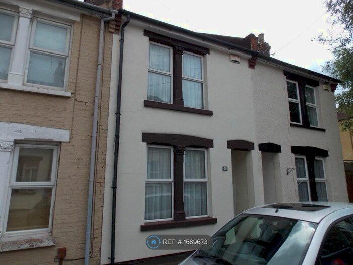 3 Bedroom Terraced House To Rent In St. Peter Street, Rochester, ME1