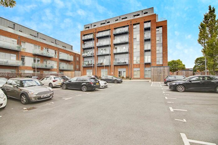 1 Bedroom Flat For Sale In Bridge Road East, Welwyn Garden City, AL7
