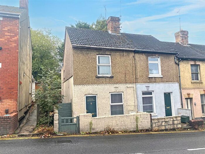 2 Bedroom End Terrace House For Sale In Kingshill Road, Swindon, SN1