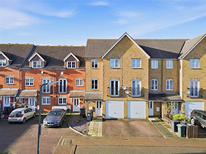 3 Bedroom Town House For Sale In Whitfield Crescent, Dartford, DA2