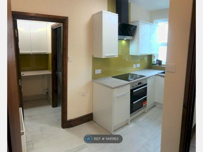 2 Bedroom Flat To Rent In Jenner Road, Rochester, ME1