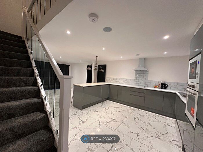 2 Bedroom Maisonette To Rent In Sanders Lane, London, NW7