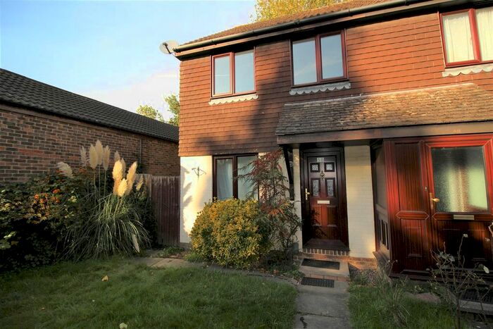 2 Bedroom Property To Rent In Windmill Court, Crawley, RH10