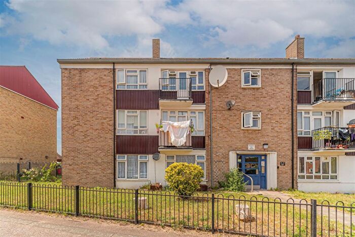 3 Bedroom Flat For Sale In Bouvier Road, Enfield, EN3