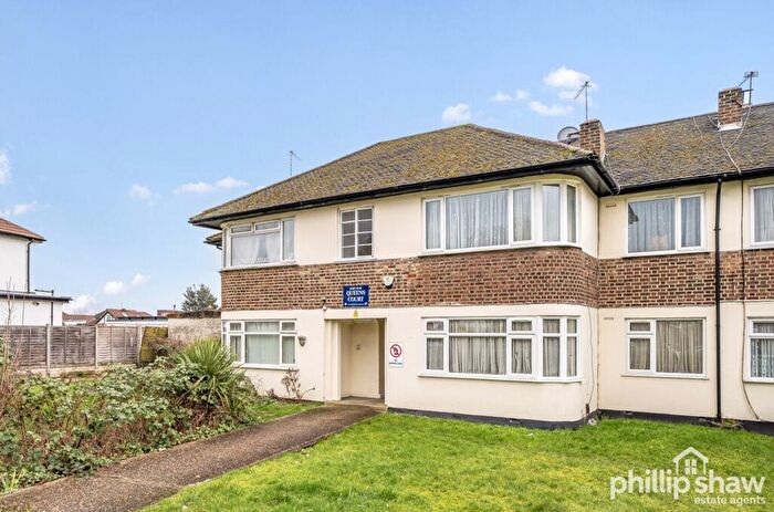 2 Bedroom Maisonette For Sale In Kenton Lane, Harrow, HA3
