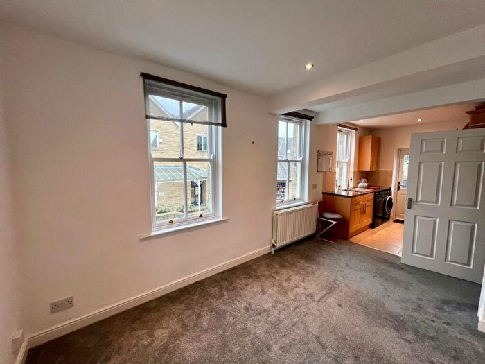1 Bedroom Flat To Rent In South Hawksworth Street, Ilkley, West Yorkshire, Uk, LS29