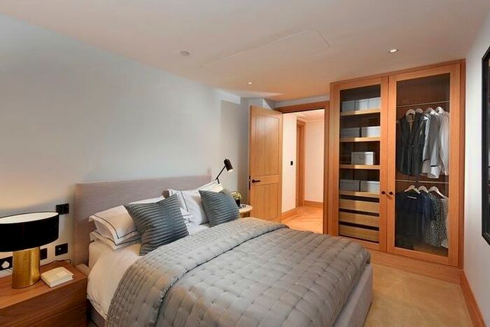 2 Bedroom Flat For Sale In John Islip Street, London, SW1P