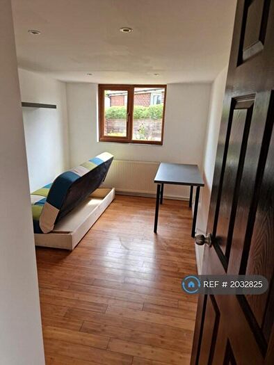 3 Bedroom Semi-Detached House To Rent In Firs Avenue, Alfreton, DE55