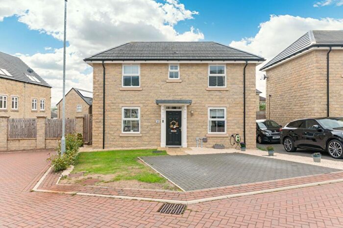 3 Bedroom Detached House For Sale In Clitheroe Close, Honley, HD9