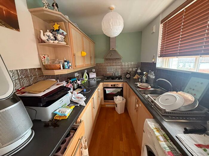 1 Bedroom Flat To Rent In North End Road, London, SW6