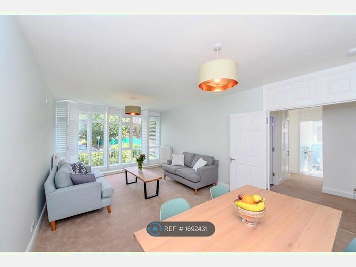 3 Bedroom Flat To Rent In Cavendish Close, London, SW15