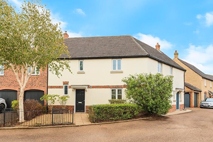 3 Bedroom Terraced House For Sale In Lupin Lane, Carterton, OX18