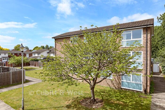 2 Bedroom Apartment For Sale In Twickenham Close, Croydon, Surrey, CR0