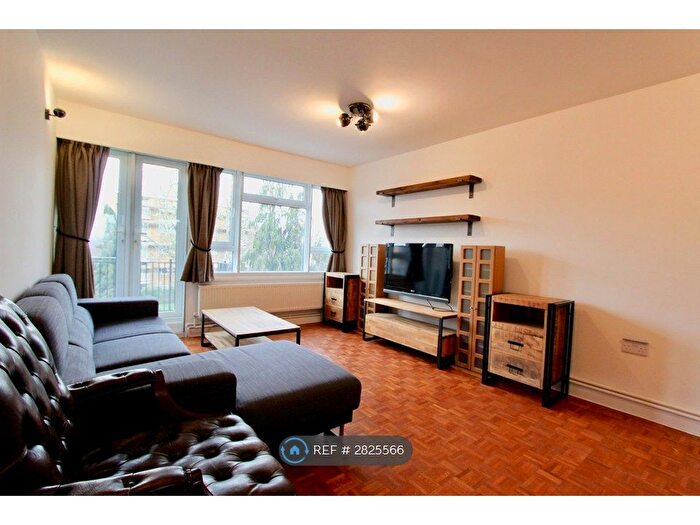 2 Bedroom Flat To Rent In Putney Hill, London, SW15