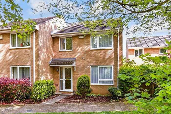 3 Bedroom End Terrace House For Sale In Olivers Mill, New Ash Green, Longfield, Kent, DA3