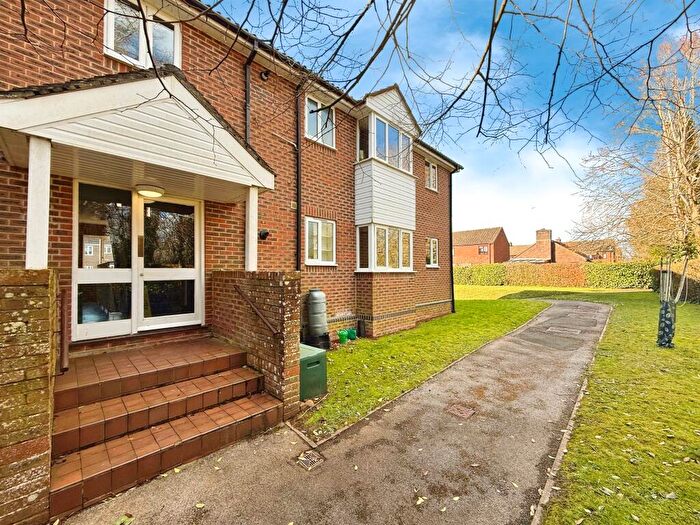 2 Bedroom Apartment For Sale In Bruyn Court, Fordingbridge, SP6