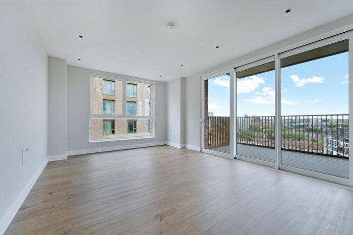 3 Bedroom Apartment To Rent In Gasholder Place, Kennington, London, SE11
