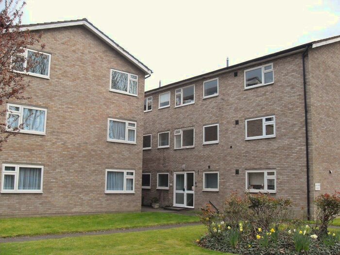 1 Bedroom Flat To Rent In Kingston Road, Staines, TW18