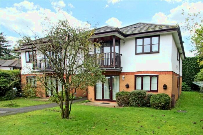 1 Bedroom Flat To Rent In Joinville Place, Addlestone, Surrey, KT15