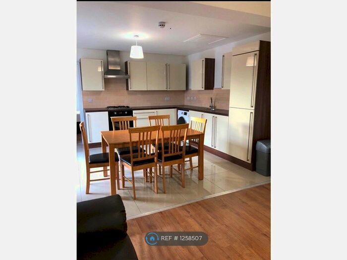 4 Bedroom End Of Terrace House To Rent In Broadoak Walk, Bristol BS16