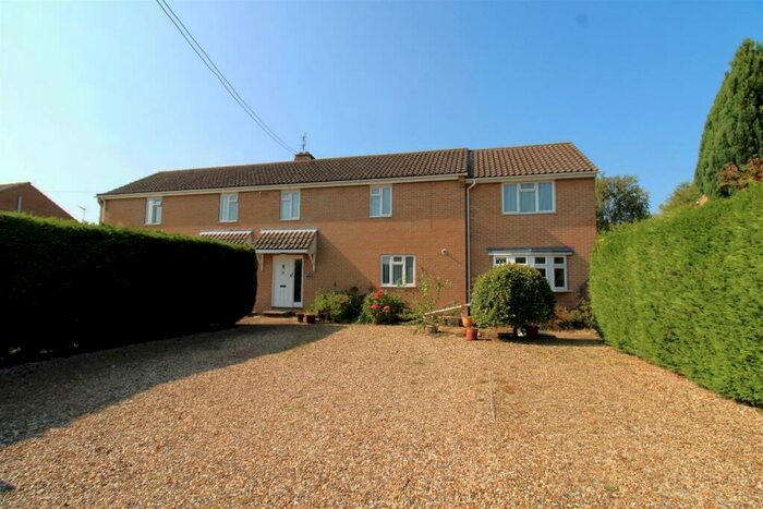 5 Bedroom Semi-Detached House For Sale In Elms Close, Cox Lane, Great Barton, Bury St. Edmunds, IP31