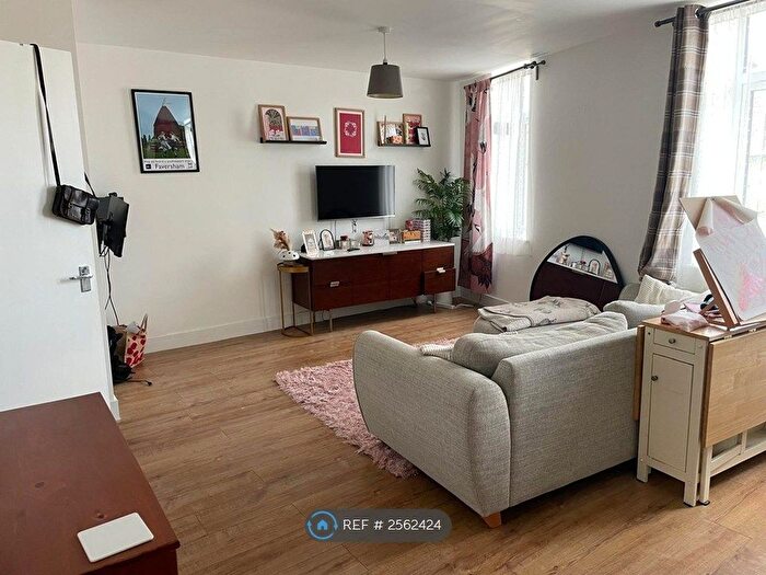 1 Bedroom Flat To Rent In Station Road, Rainham, Gillingham, ME8