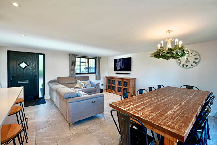 4 Bedroom Detached House For Sale In Howitts Lane, St. Neots, PE19