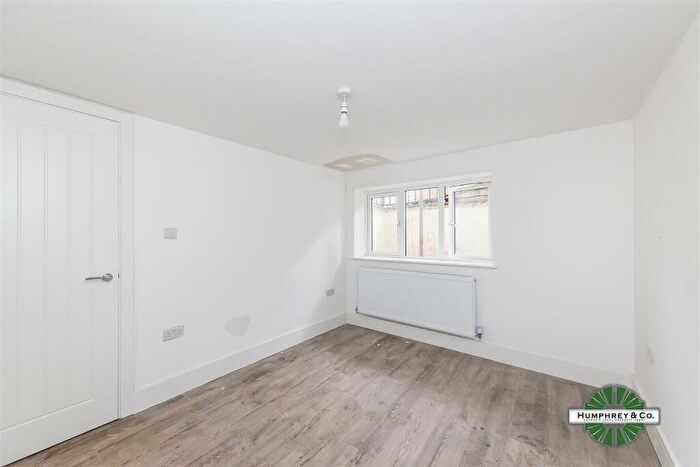 2 Bedroom Flat To Rent In Lawley Street, Hackney, E5