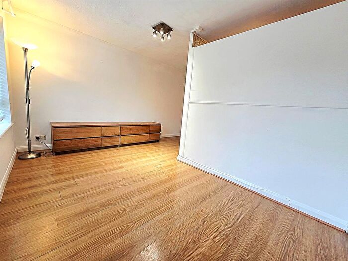 Studio To Rent In The Island, West Drayton, UB7