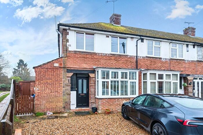 1 Bedroom Flat For Sale In Cromwell Avenue, Aylesbury, HP19