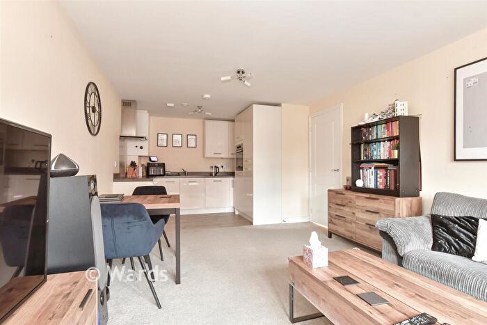 2 Bedroom Apartment For Sale In Germander Avenue, Halling, Rochester, Kent, ME2