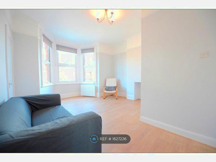 1 Bedroom Flat To Rent In King Charles Road, Surbiton, KT5