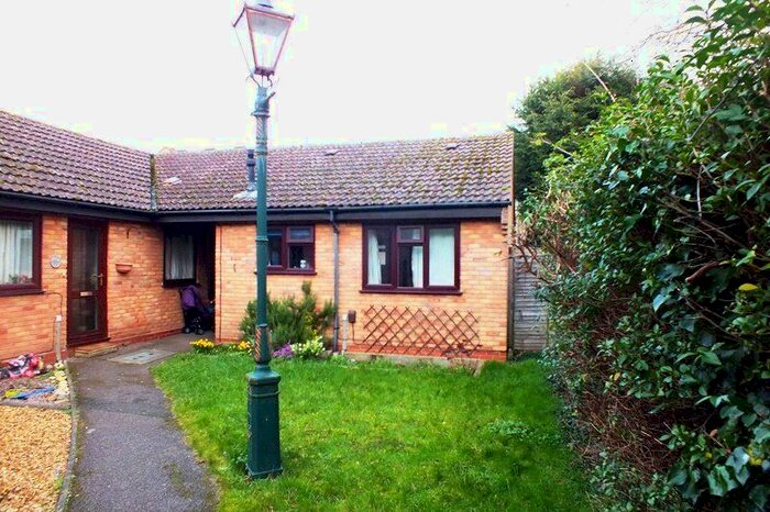1 Bedroom Bungalow To Rent In Robbs Walk, St. Ives, Cambridgeshire, PE27