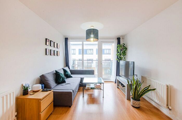 2 Bedroom Flat To Rent In Norman Road, Greenwich, London, SE10
