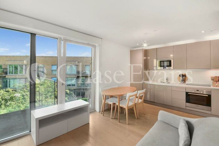 Studio To Rent In Tyler Court, Trafalgar Place, Elephant & Castle, SE17