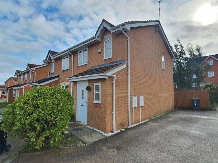 3 Bedroom Semi Detached House To Rent In Epsom Close, Rushden, NN10