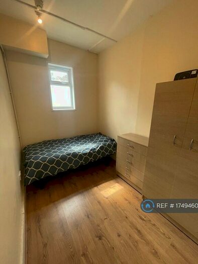 Studio To Rent In St. Pauls Road, London, N17